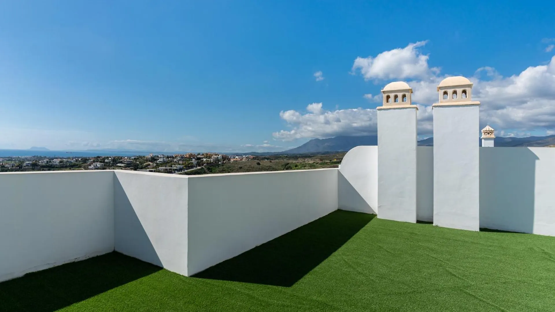 Paraiso Penthouse Unique Sea View To Gibraltar 埃斯特波纳 0*,  西班牙
